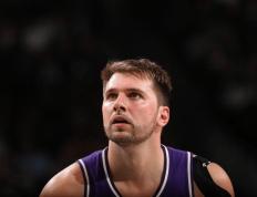 江南体育-关于东契奇在加拿大队比赛中精彩发挥，高光表现引发热议！的信息