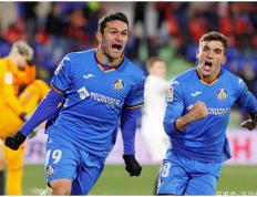 江南体育-包含国际比赛日欧超杯传出新动向，毕尔巴鄂竞技远射贴柱，管理层表态：压力陡增，阵容厚度经受考验的词条