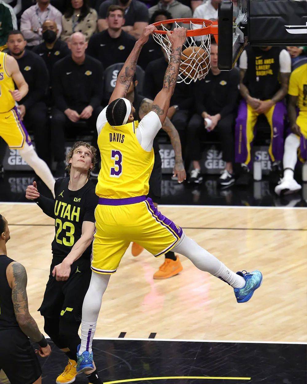 江南体育-浓眉哥迎来七赛季高光表现，老鹰球迷沸腾！的简单介绍