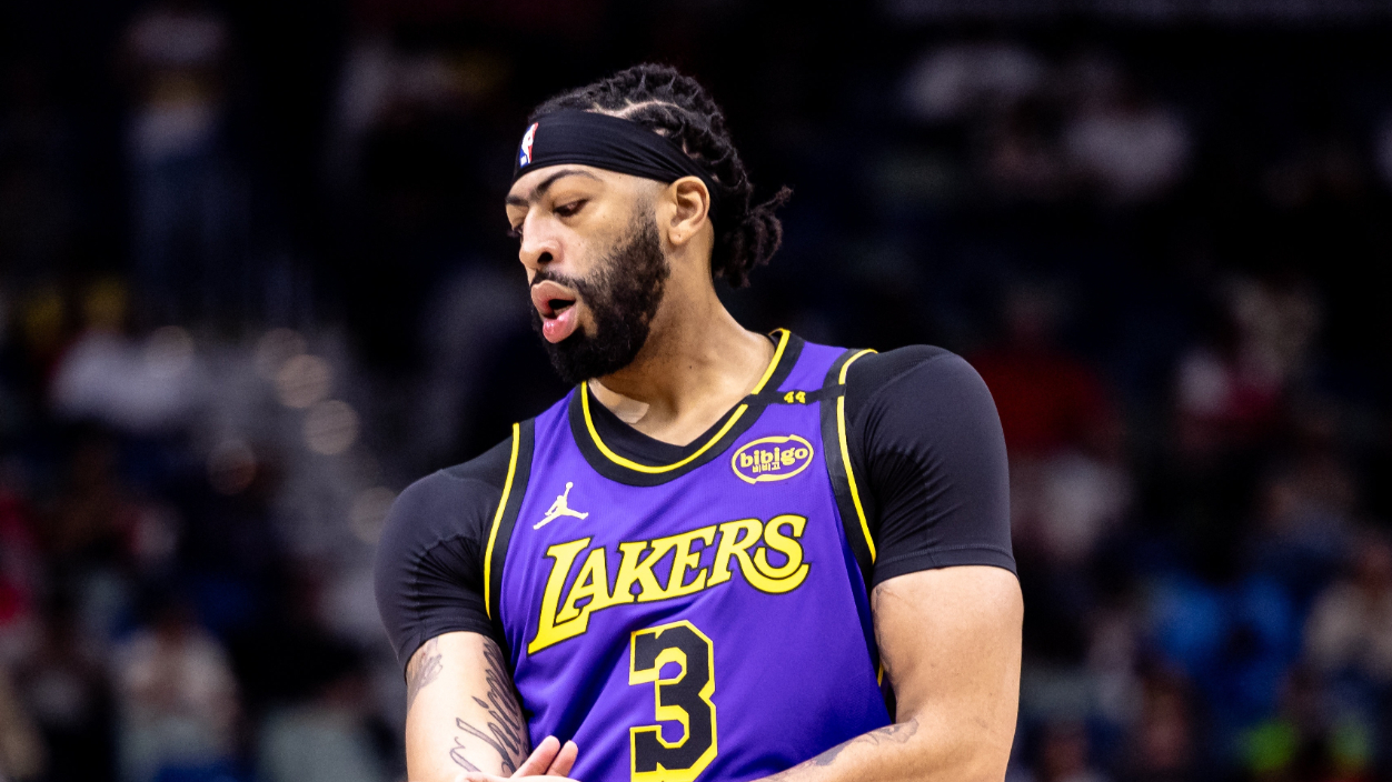 江南体育-浓眉哥迎来七赛季高光表现，老鹰球迷沸腾！的简单介绍